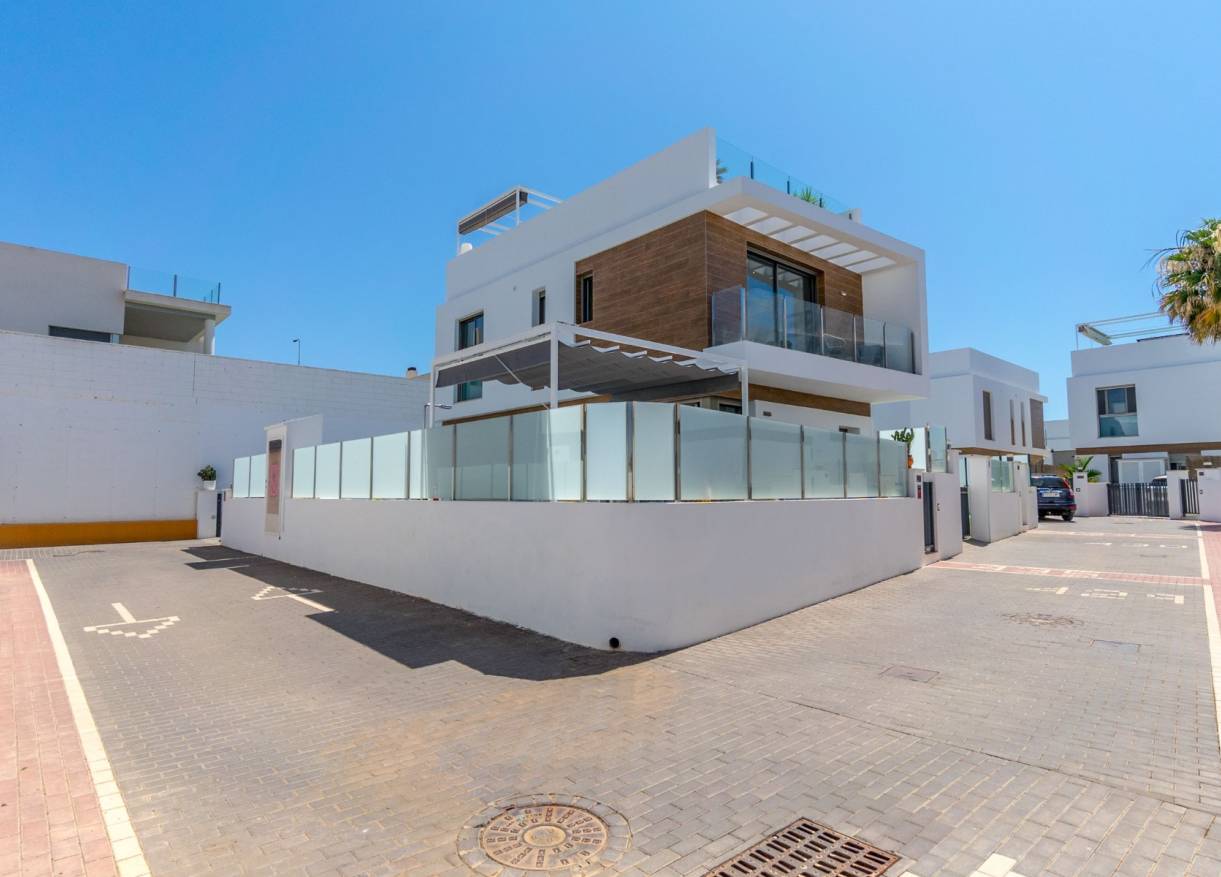 Bestaand - Villa - Orihuela Costa - Villamartin