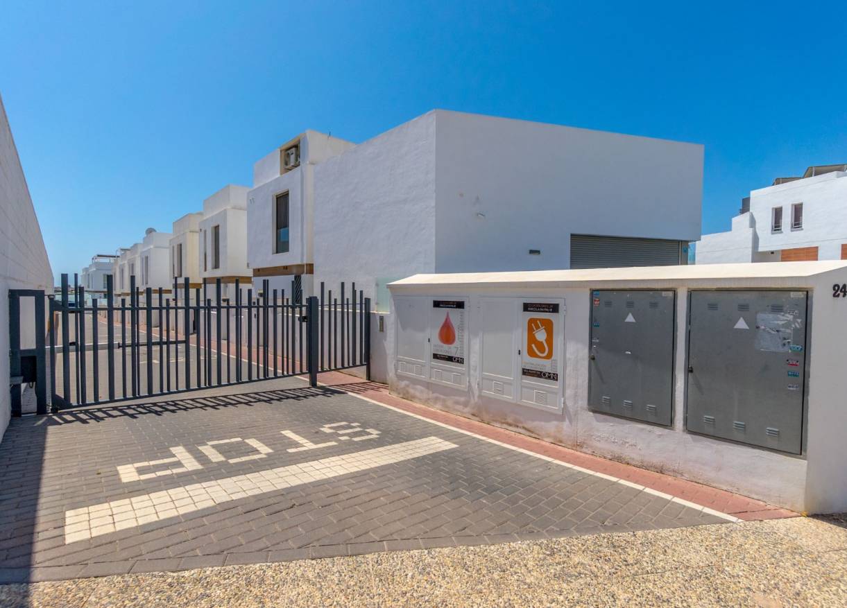 Bestaand - Villa - Orihuela Costa - Villamartin