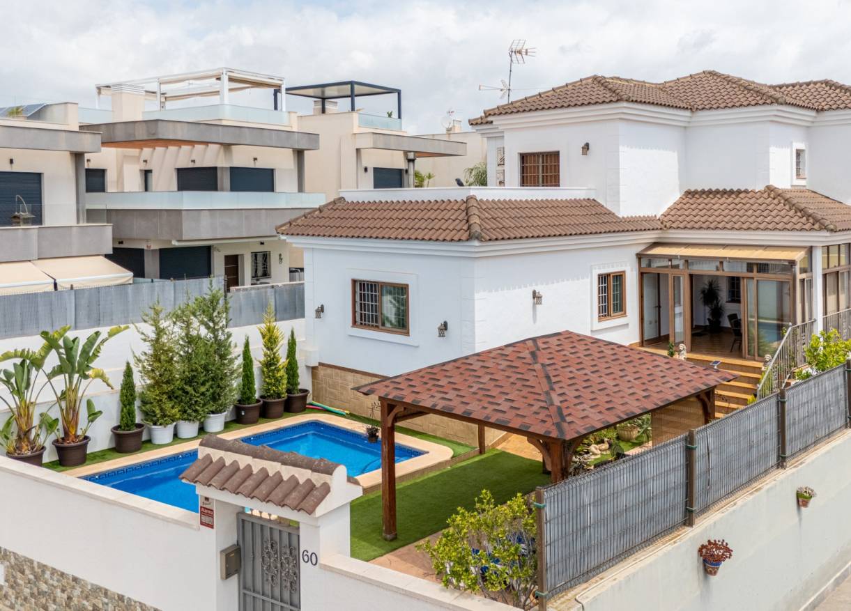Bestaand - Villa - Los Montesinos - La Herrada