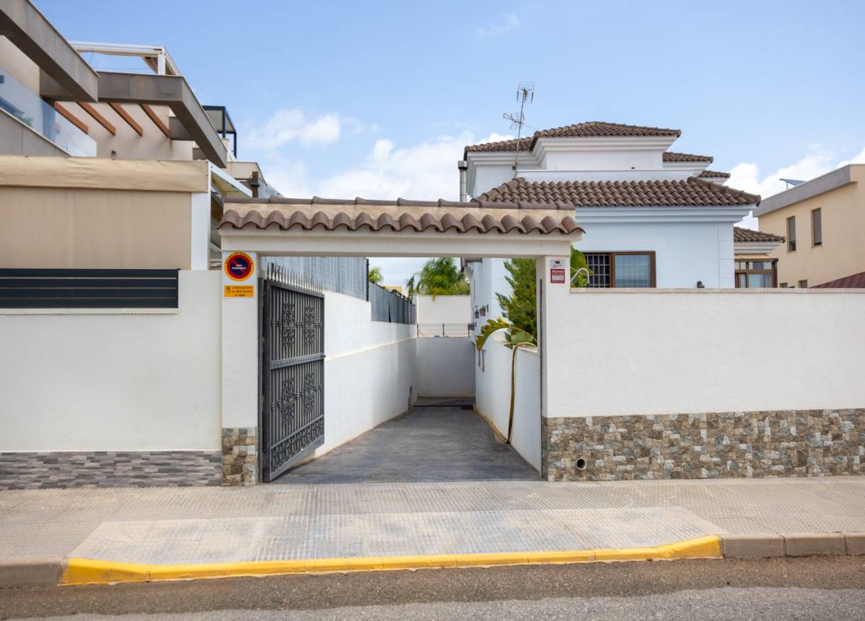 Bestaand - Villa - Los Montesinos - La Herrada