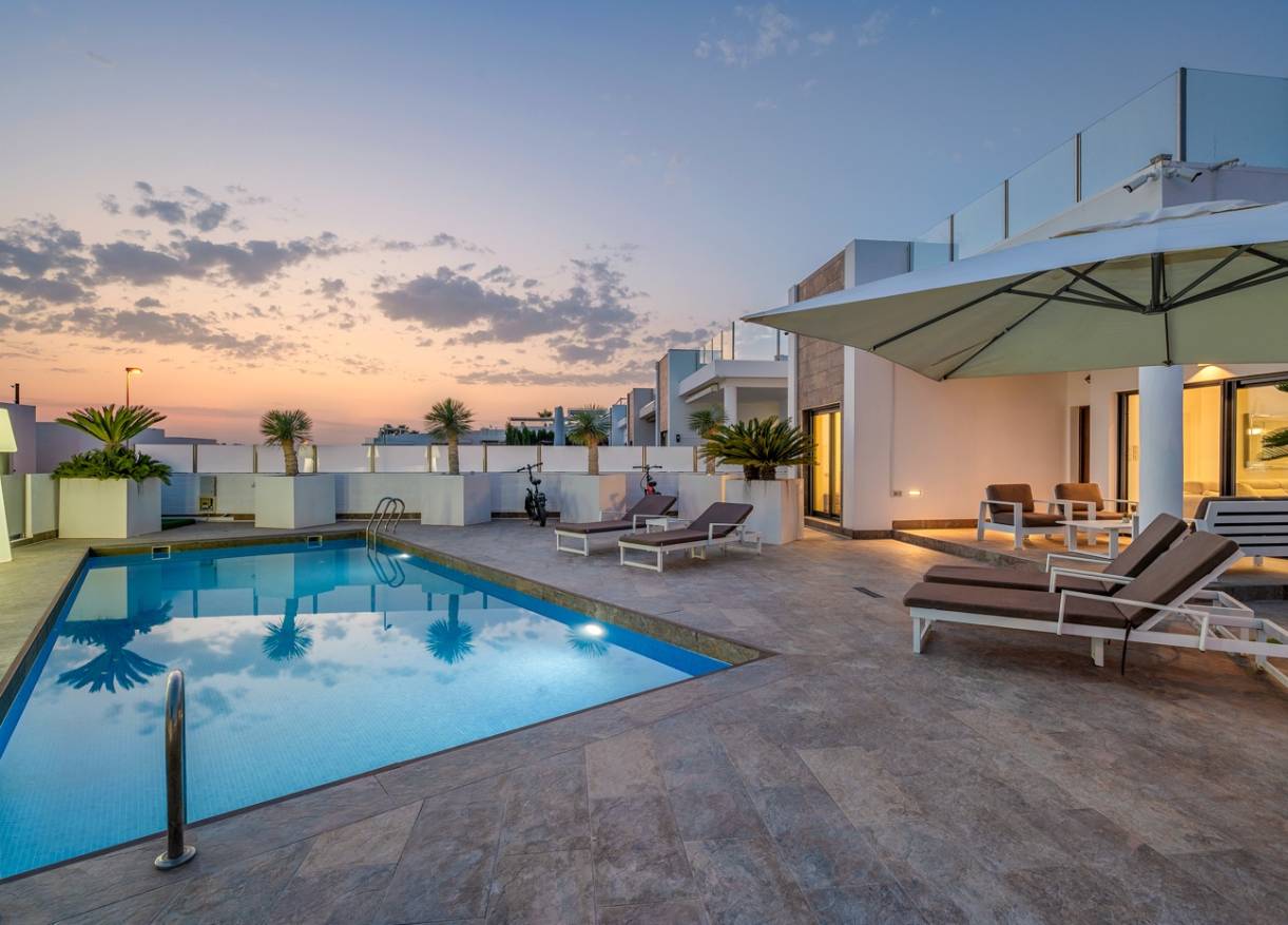 Bestaand - Villa - Orihuela Costa - Villamartin