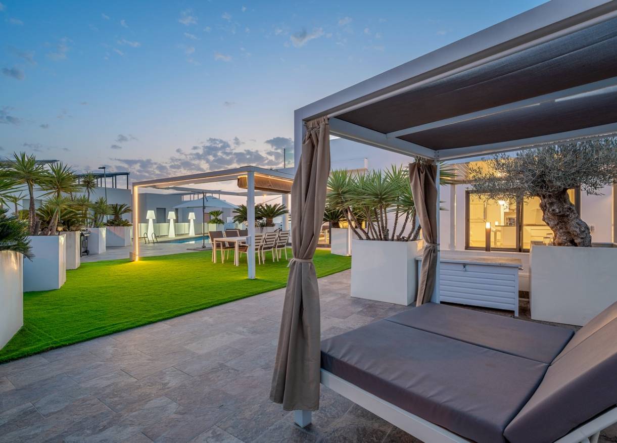 Bestaand - Villa - Orihuela Costa - Villamartin