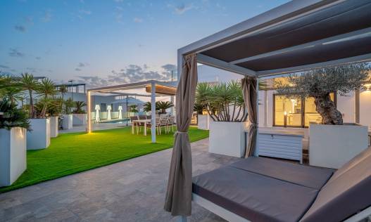 Bestaand - Villa - Orihuela Costa - Villamartin