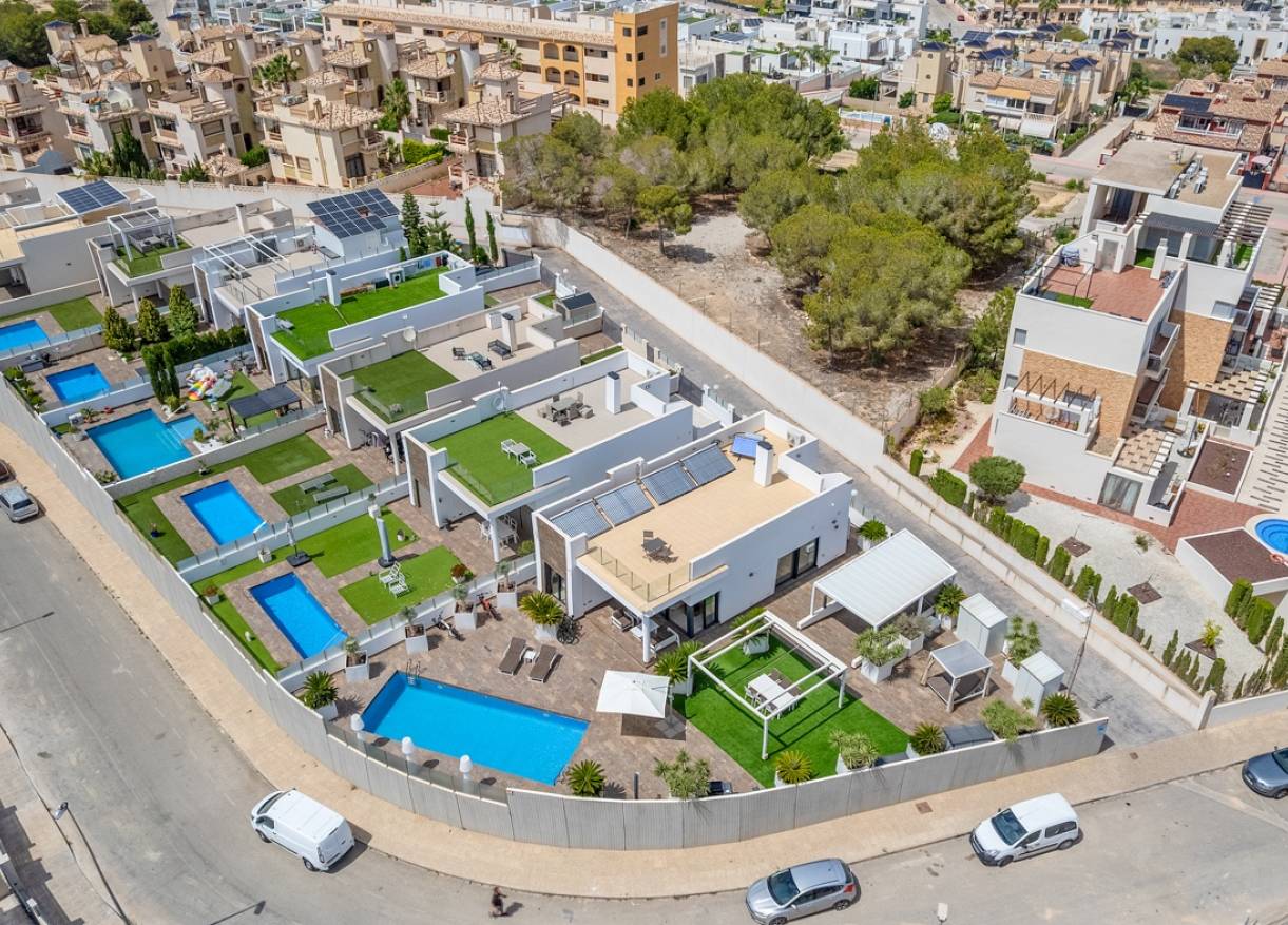 Bestaand - Villa - Orihuela Costa - Villamartin