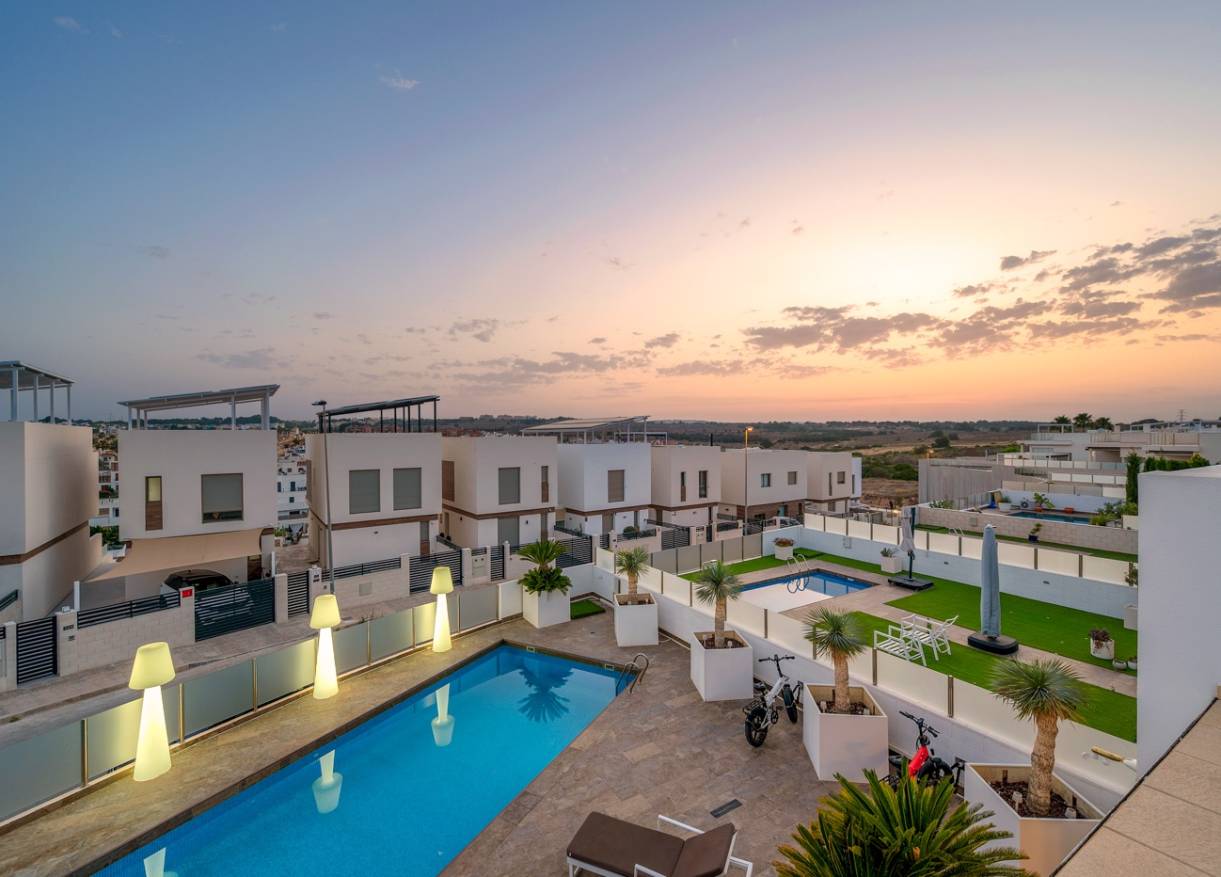 Bestaand - Villa - Orihuela Costa - Villamartin