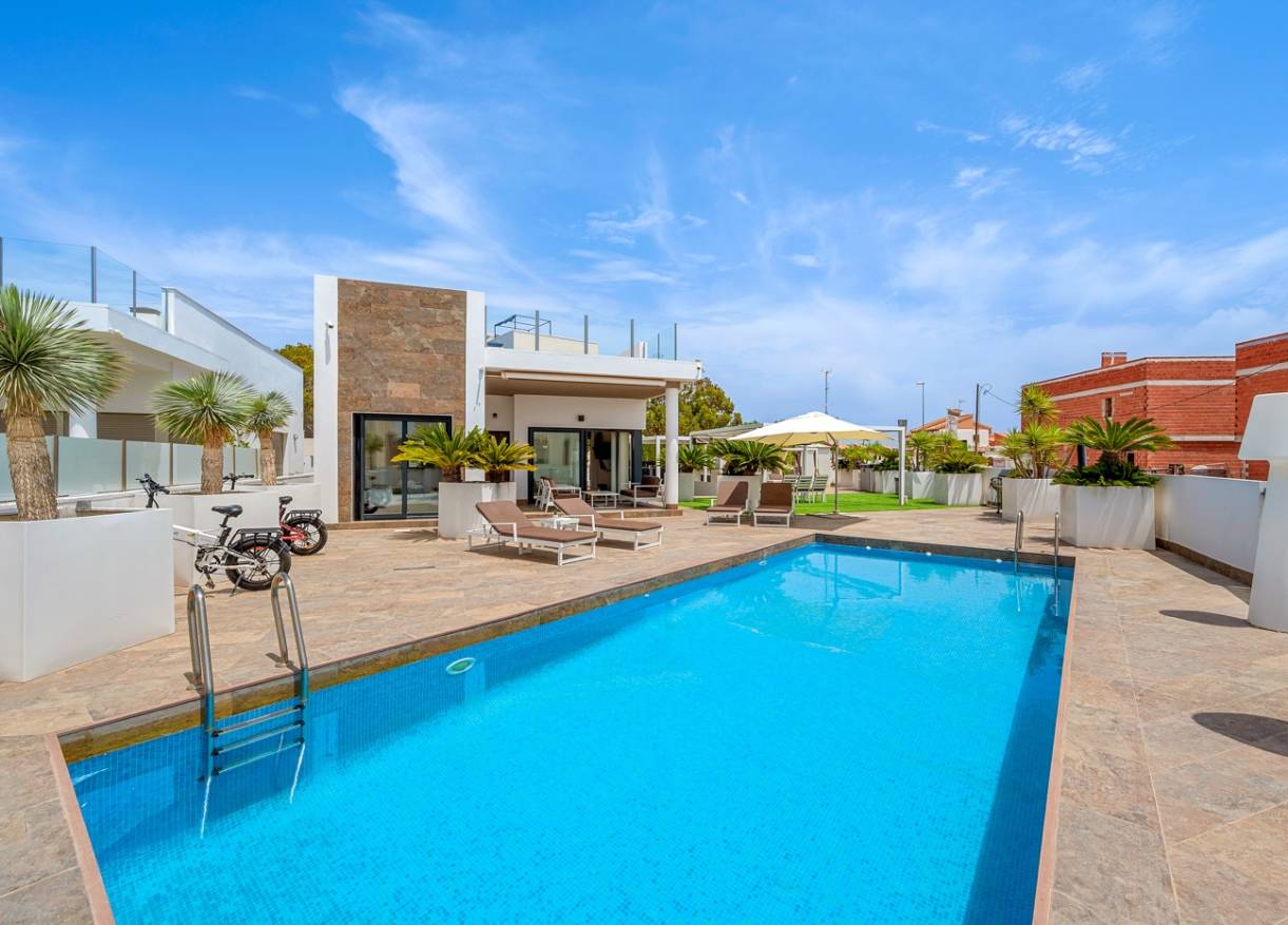 Bestaand - Villa - Orihuela Costa - Villamartin