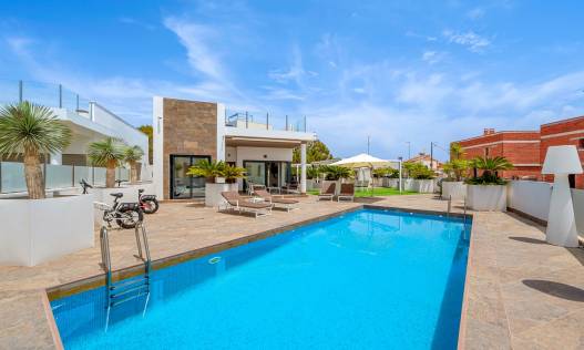 Bestaand - Villa - Orihuela Costa - Villamartin