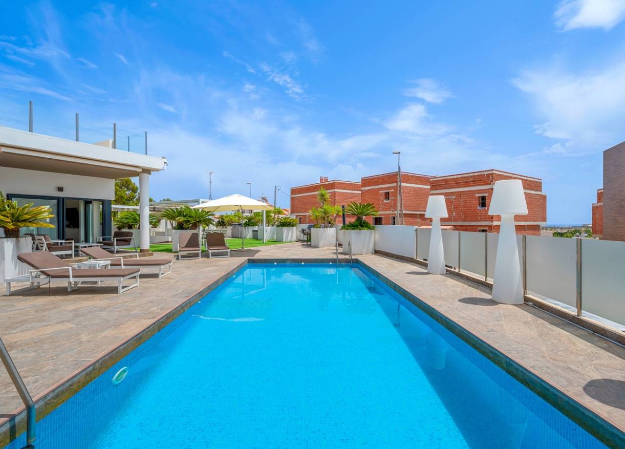 Bestaand - Villa - Orihuela Costa - Villamartin