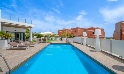 Bestaand - Villa - Orihuela Costa - Villamartin