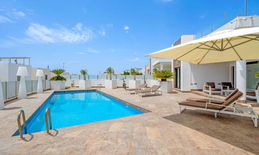 Bestaand - Villa - Orihuela Costa - Villamartin