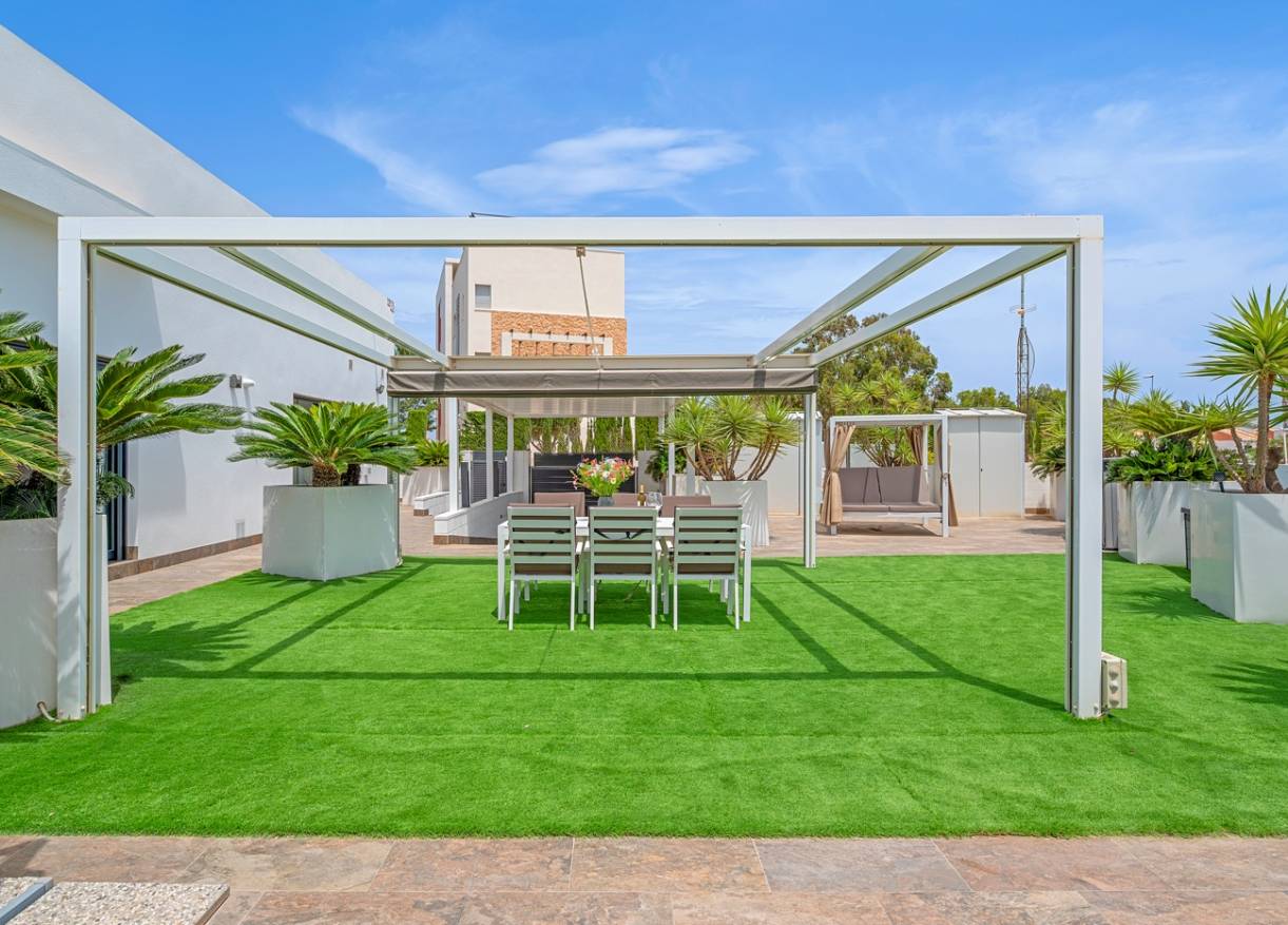 Bestaand - Villa - Orihuela Costa - Villamartin