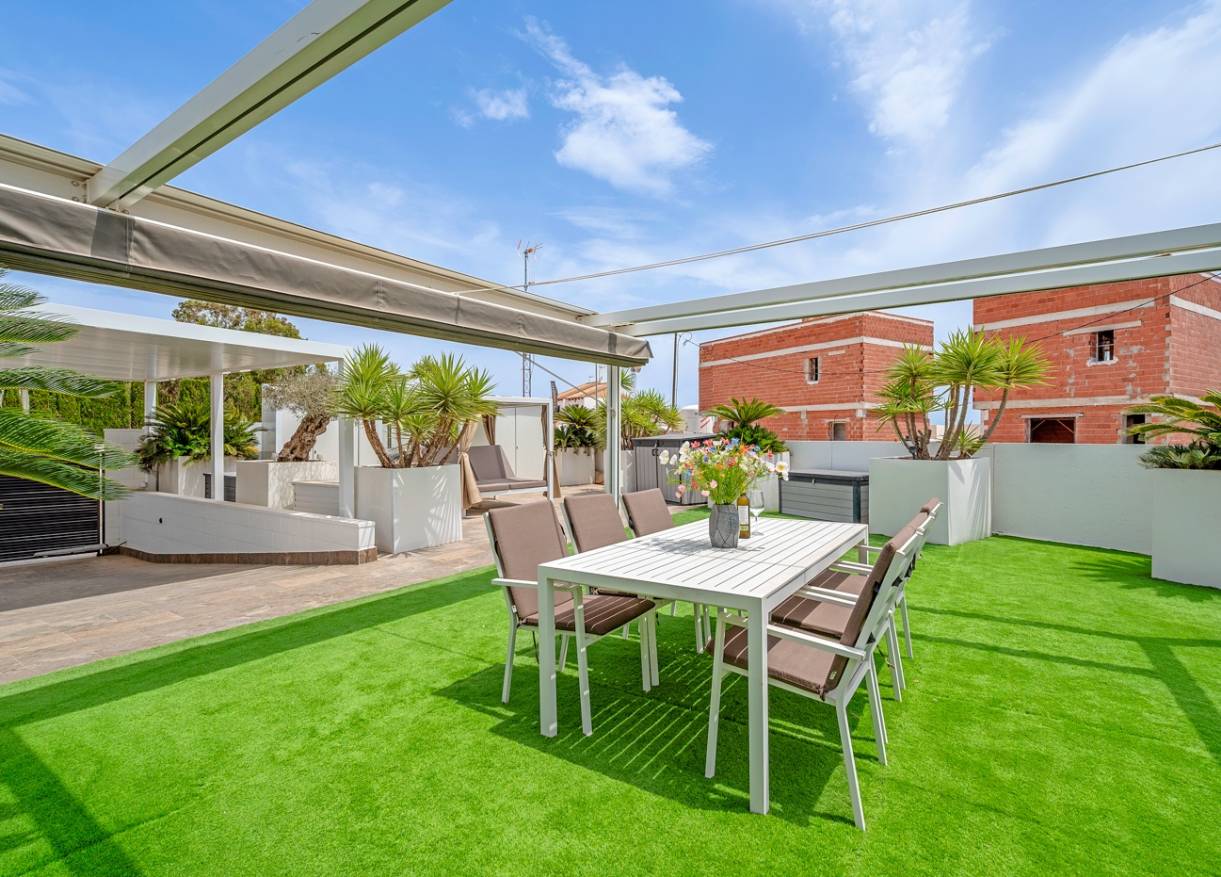 Bestaand - Villa - Orihuela Costa - Villamartin