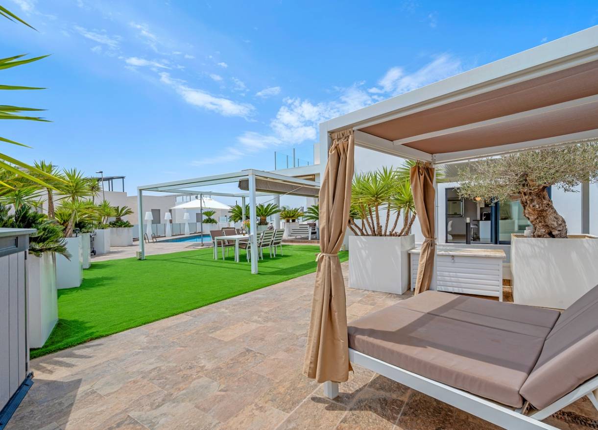 Bestaand - Villa - Orihuela Costa - Villamartin