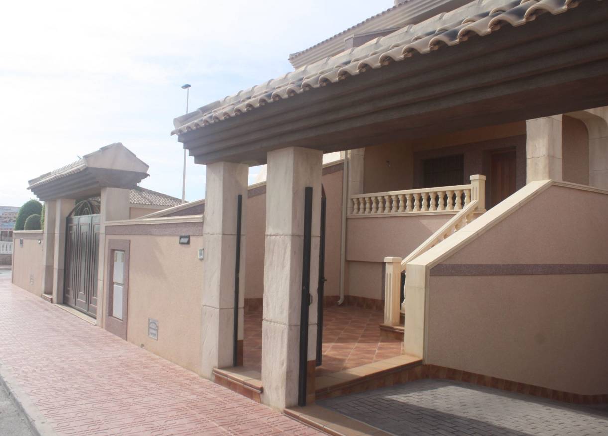 Bestaand - Chalet Adosados - Torrevieja