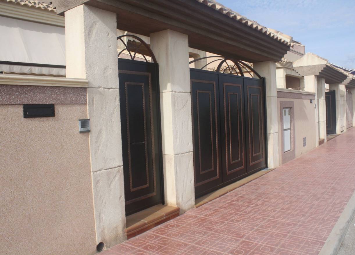 Bestaand - Chalet Adosados - Torrevieja