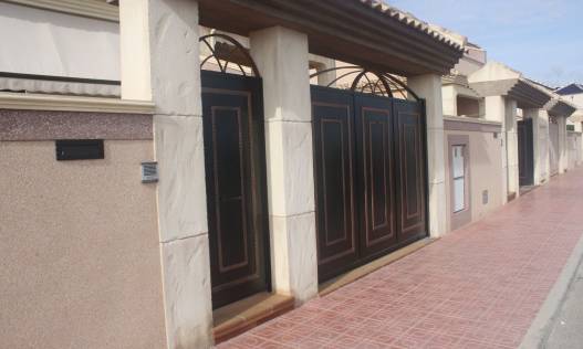 Bestaand - Chalet Adosados - Torrevieja
