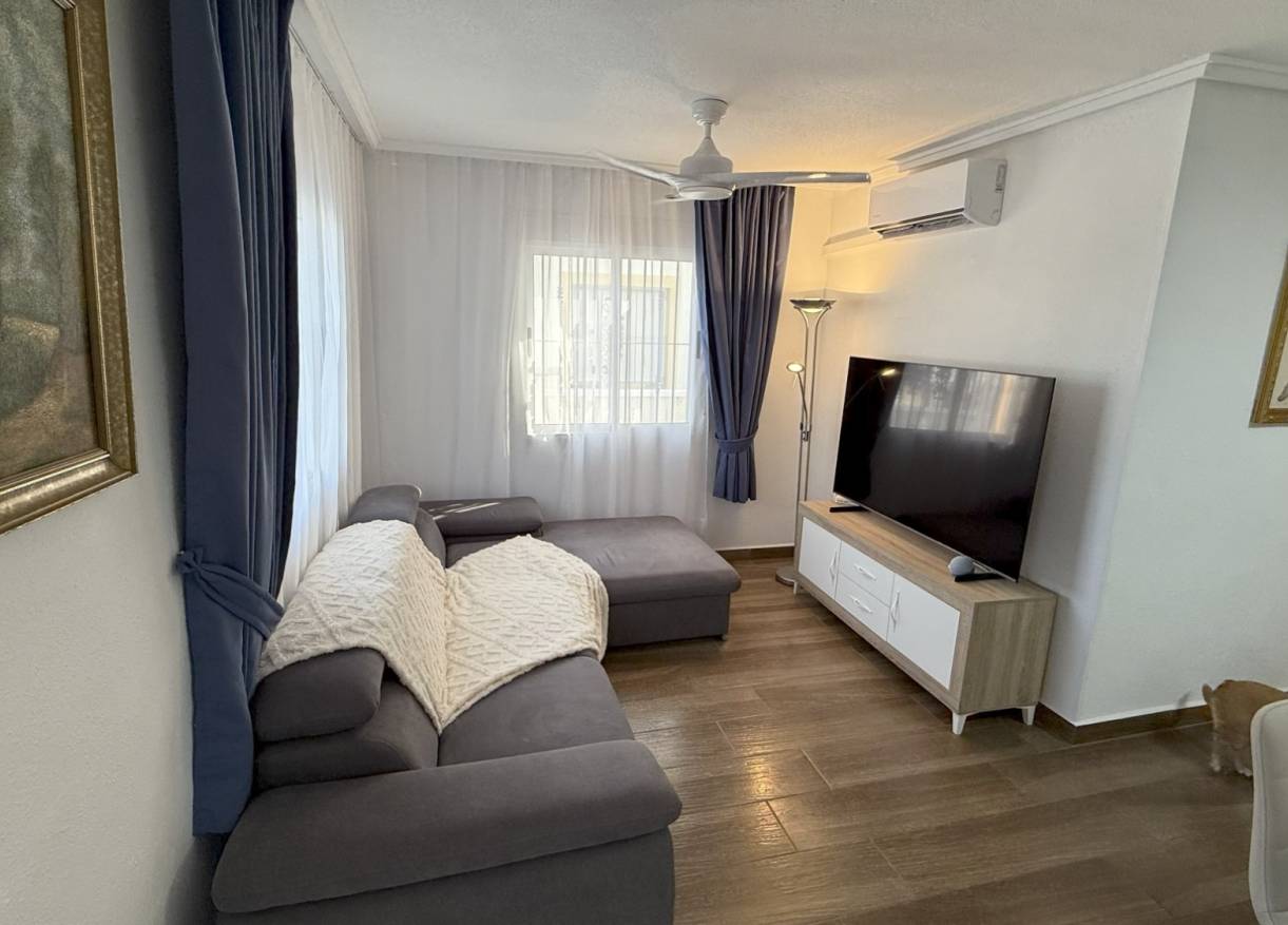 Bestaand - Townhouse / Semi-detached - Orihuela Costa - La Zenia