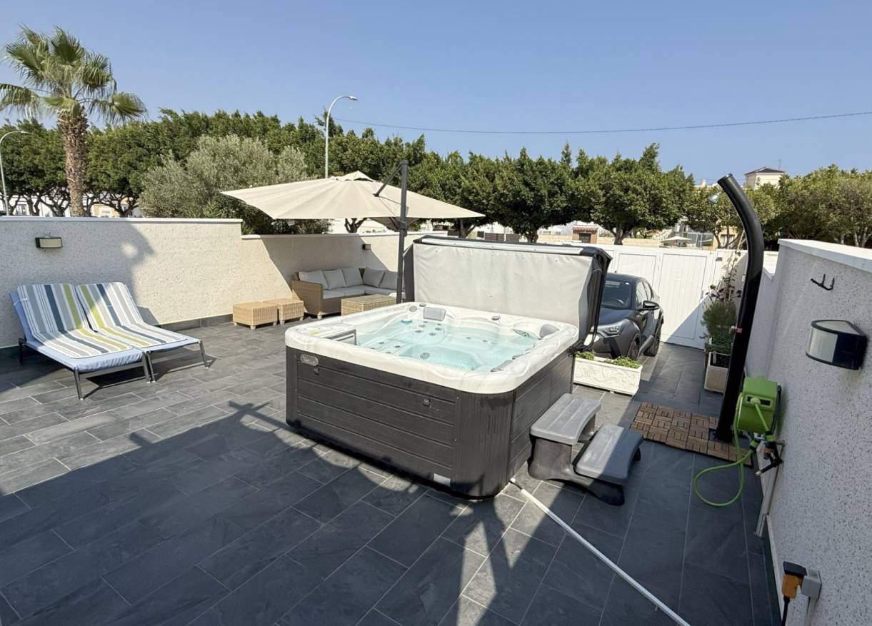 Bestaand - Townhouse / Semi-detached - Orihuela Costa - La Zenia