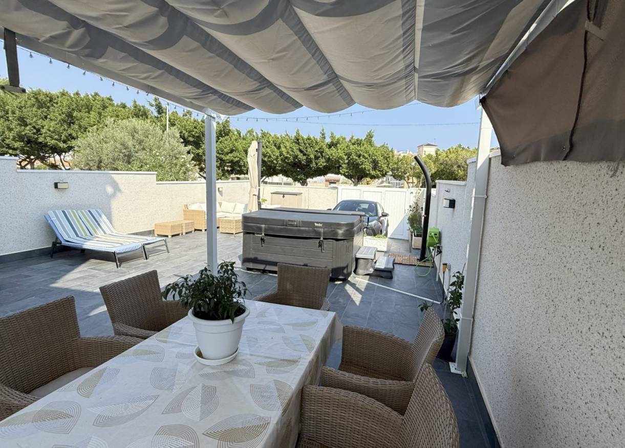 Bestaand - Townhouse / Semi-detached - Orihuela Costa - La Zenia