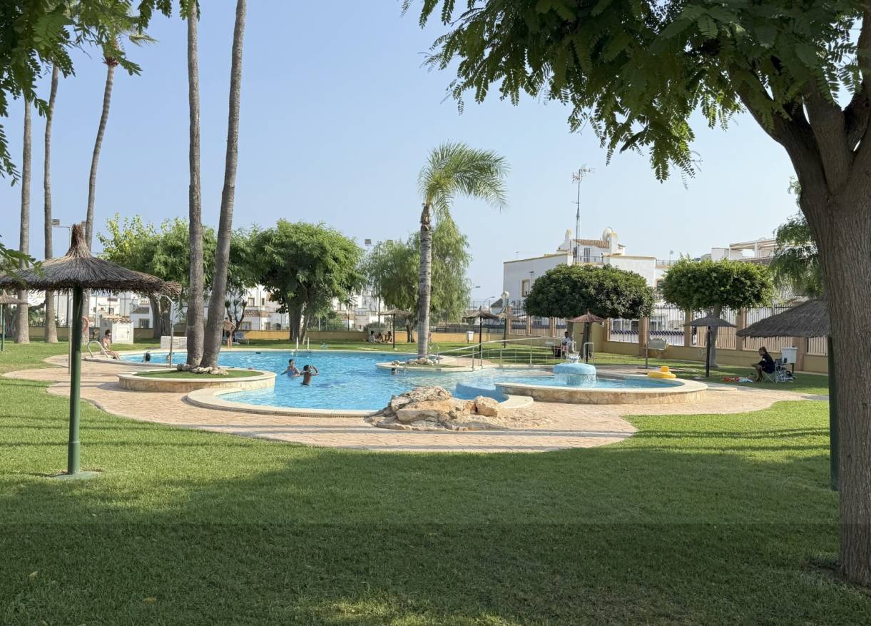 Bestaand - Townhouse / Semi-detached - Orihuela Costa - La Zenia