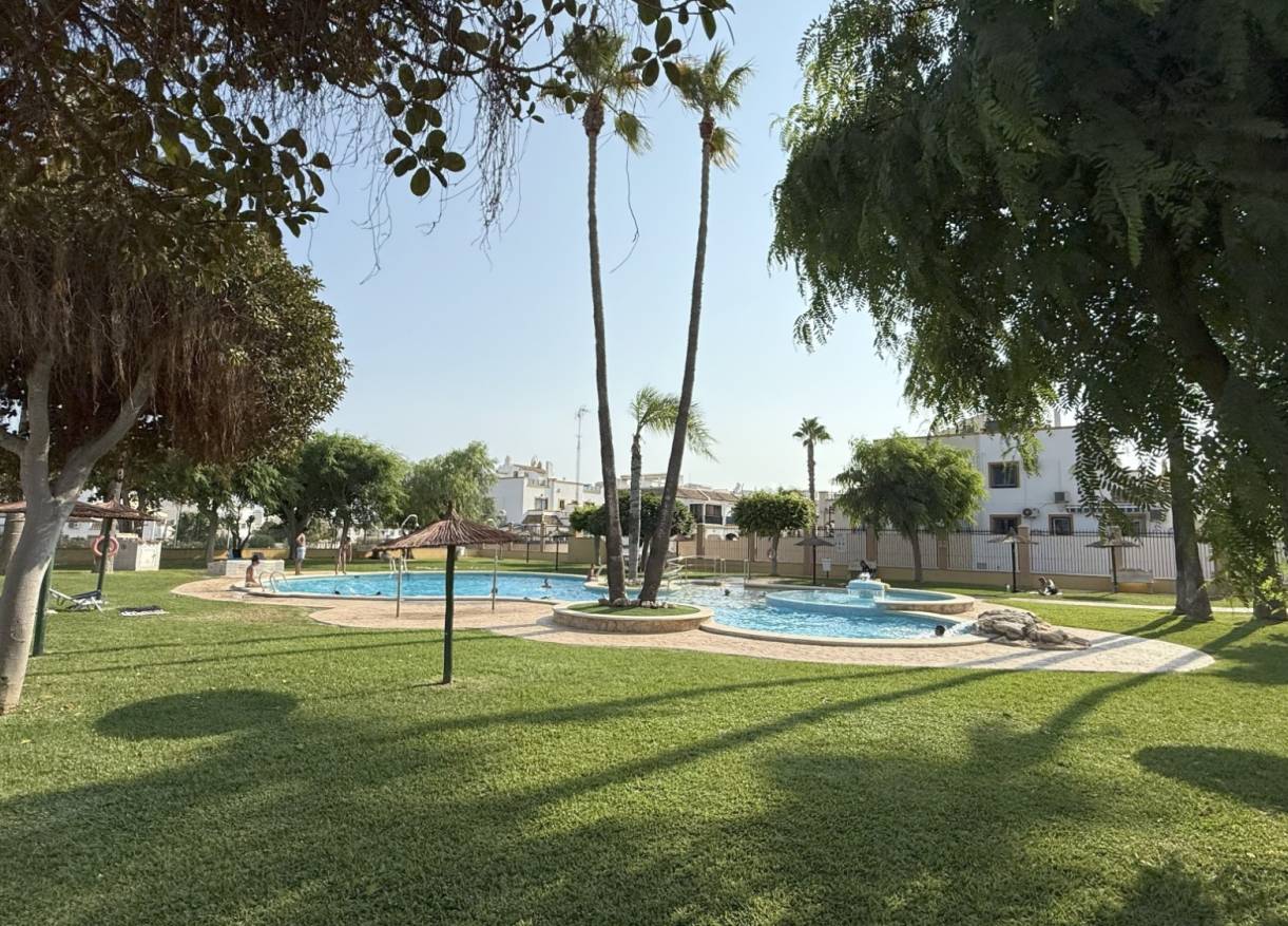 Bestaand - Townhouse / Semi-detached - Orihuela Costa - La Zenia