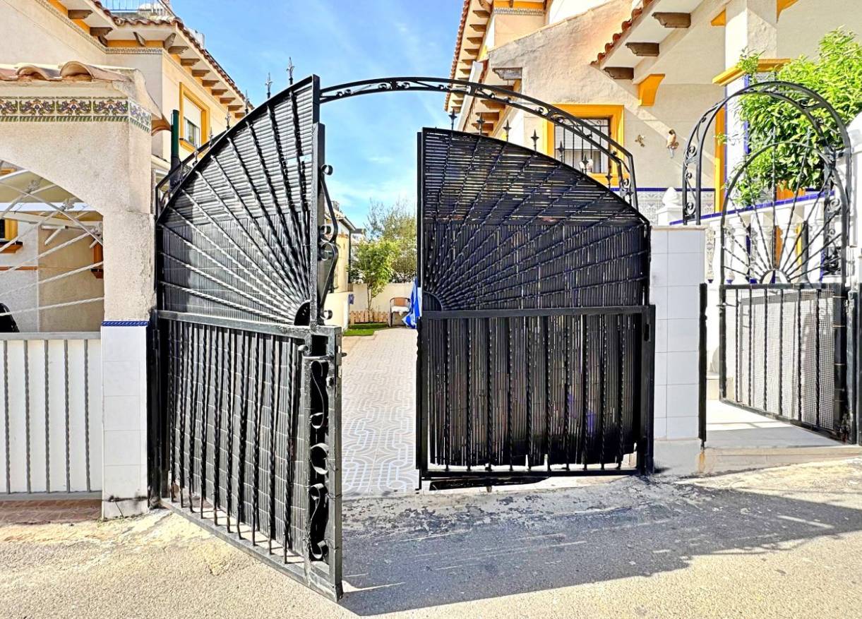 Bestaand - Townhouse / Semi-detached - Orihuela Costa - La Campana