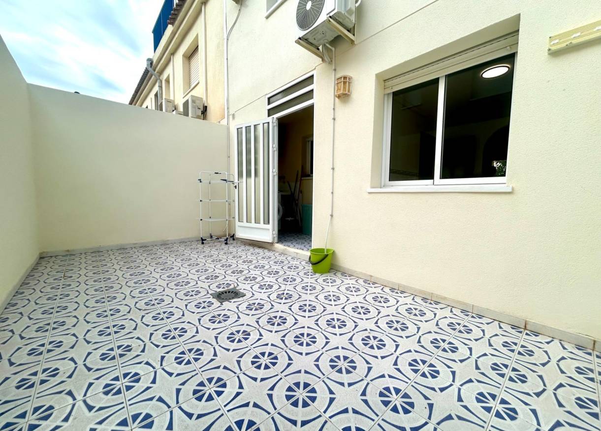 Bestaand - Townhouse / Semi-detached - Orihuela Costa - Campoamor