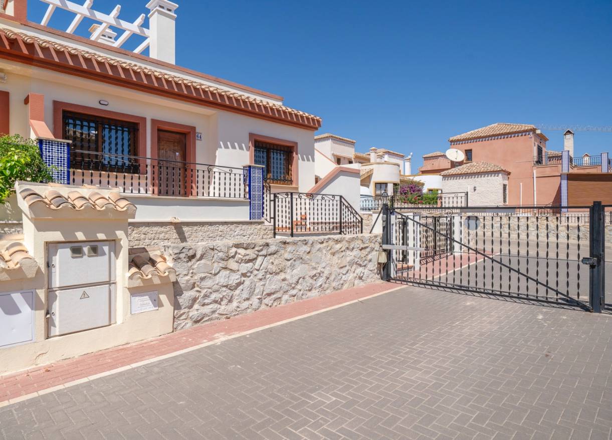 Bestaand - Townhouse / Semi-detached - San Miguel de Salinas - San Miguel