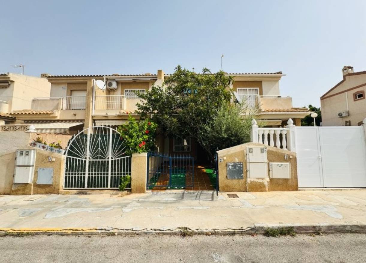 Bestaand - Townhouse / Semi-detached - Torrevieja - Aguas Nuevas