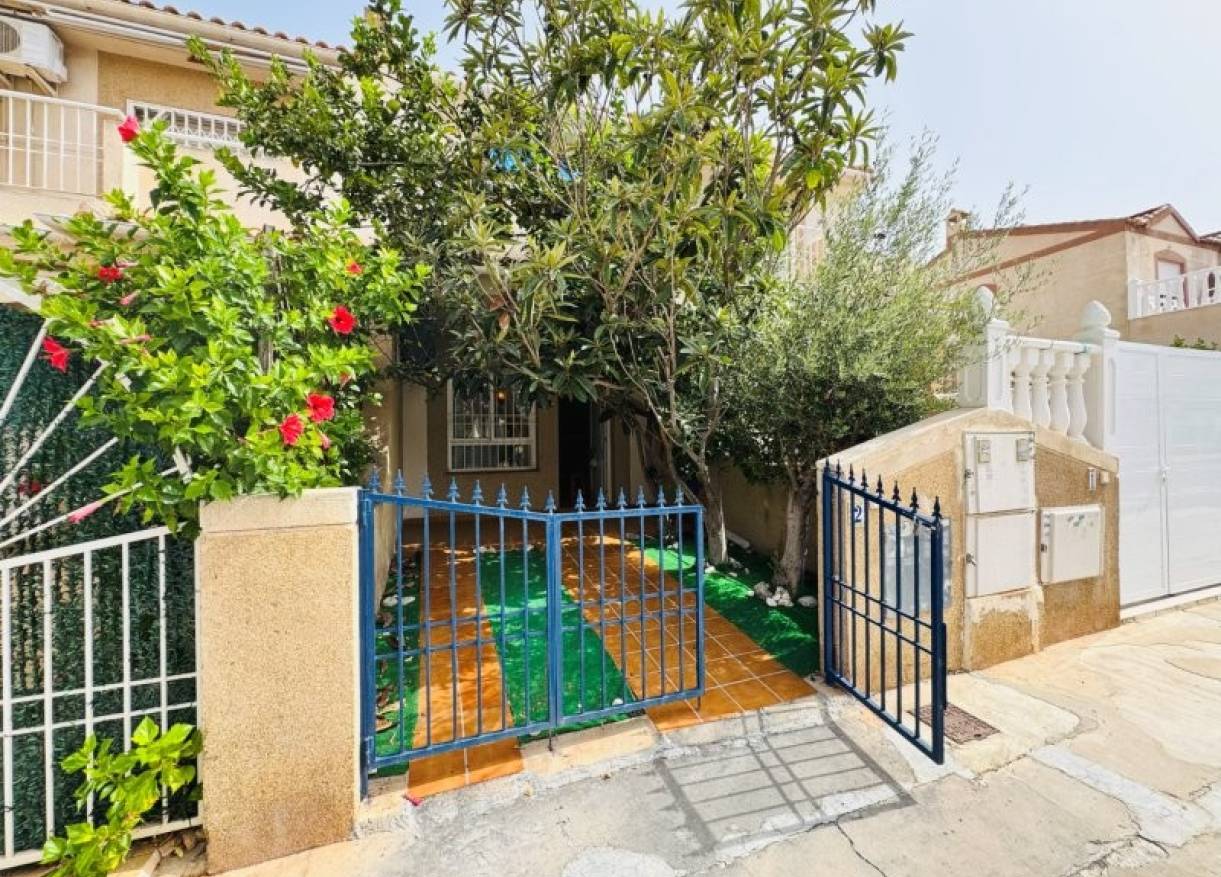 Bestaand - Townhouse / Semi-detached - Torrevieja - Aguas Nuevas