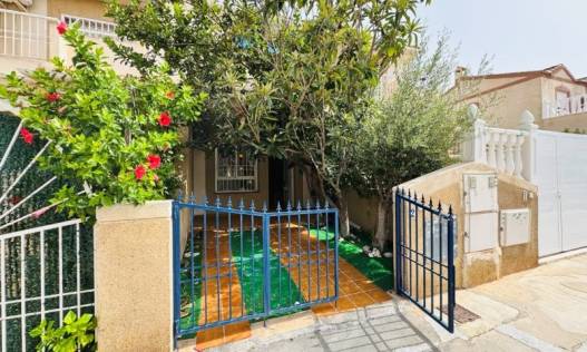 Bestaand - Townhouse / Semi-detached - Torrevieja - Aguas Nuevas