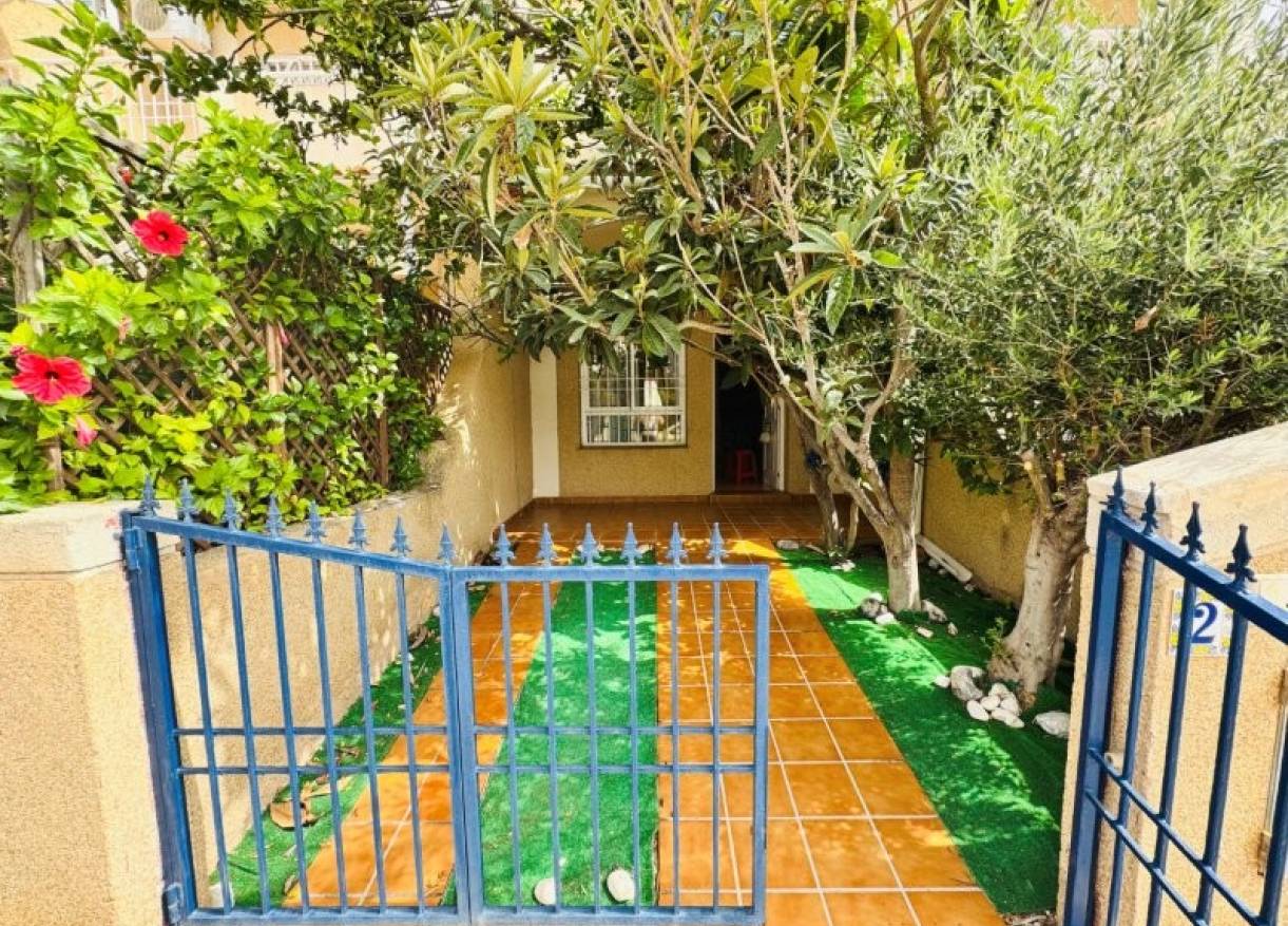 Bestaand - Townhouse / Semi-detached - Torrevieja - Aguas Nuevas