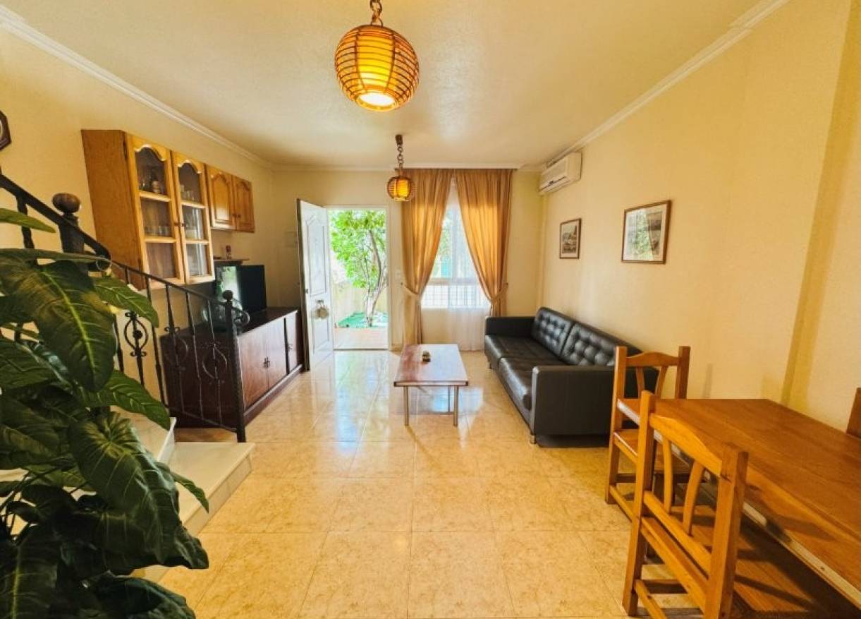 Bestaand - Townhouse / Semi-detached - Torrevieja - Aguas Nuevas