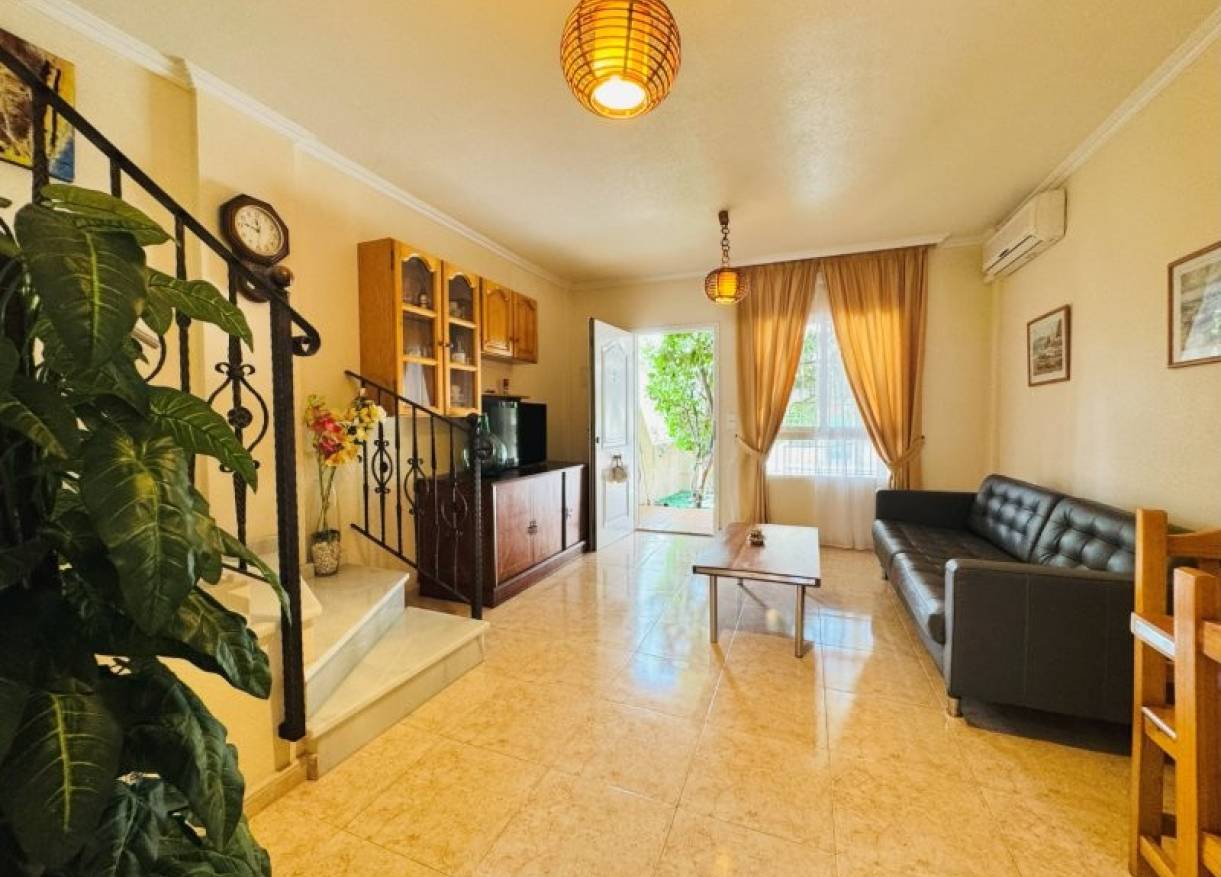 Bestaand - Townhouse / Semi-detached - Torrevieja - Aguas Nuevas