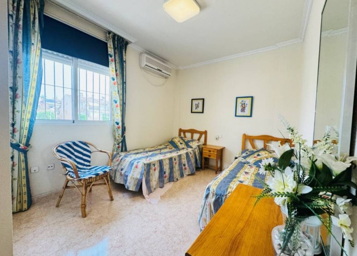 Bestaand - Townhouse / Semi-detached - Torrevieja - Aguas Nuevas