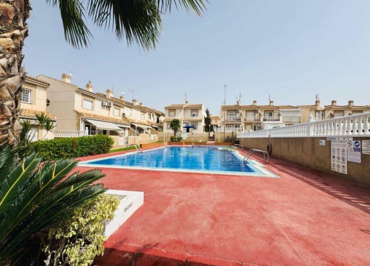 Bestaand - Townhouse / Semi-detached - Torrevieja - Aguas Nuevas