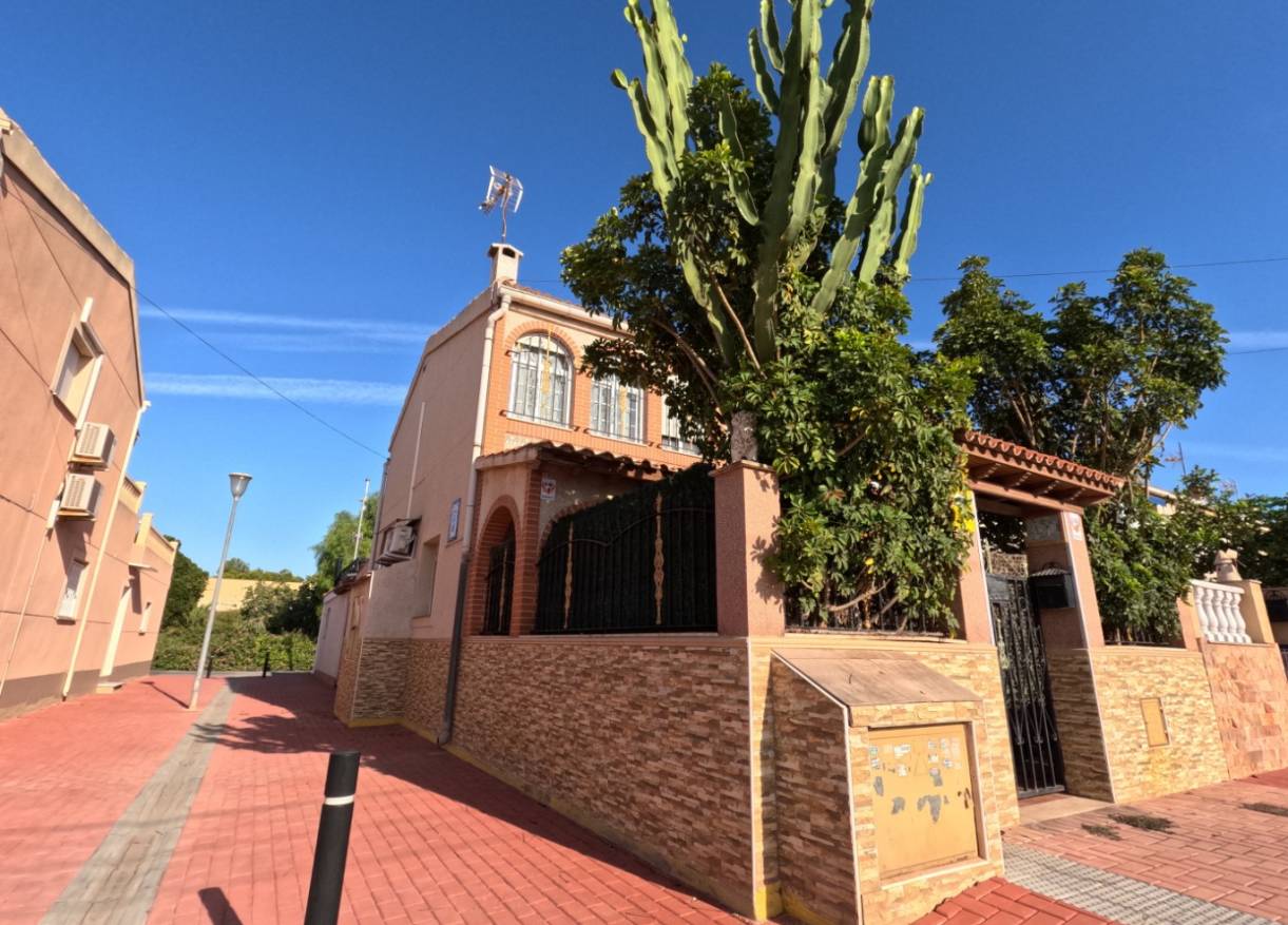 Bestaand - Terraced house / Townhouse - Torrevieja - El Acequión - Los Náufragos