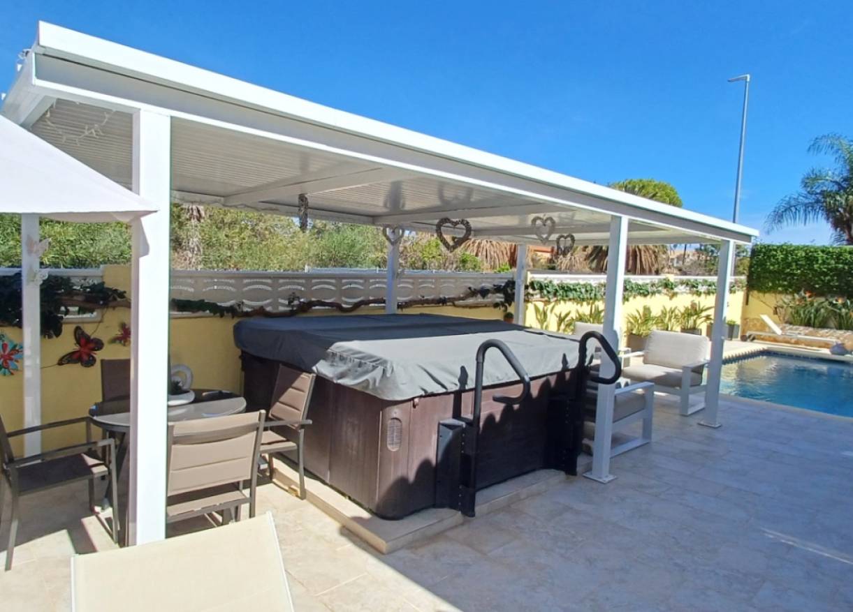 Bestaand - Villa - Denia