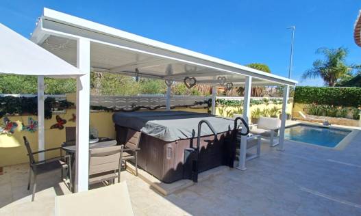 Bestaand - Villa - Denia