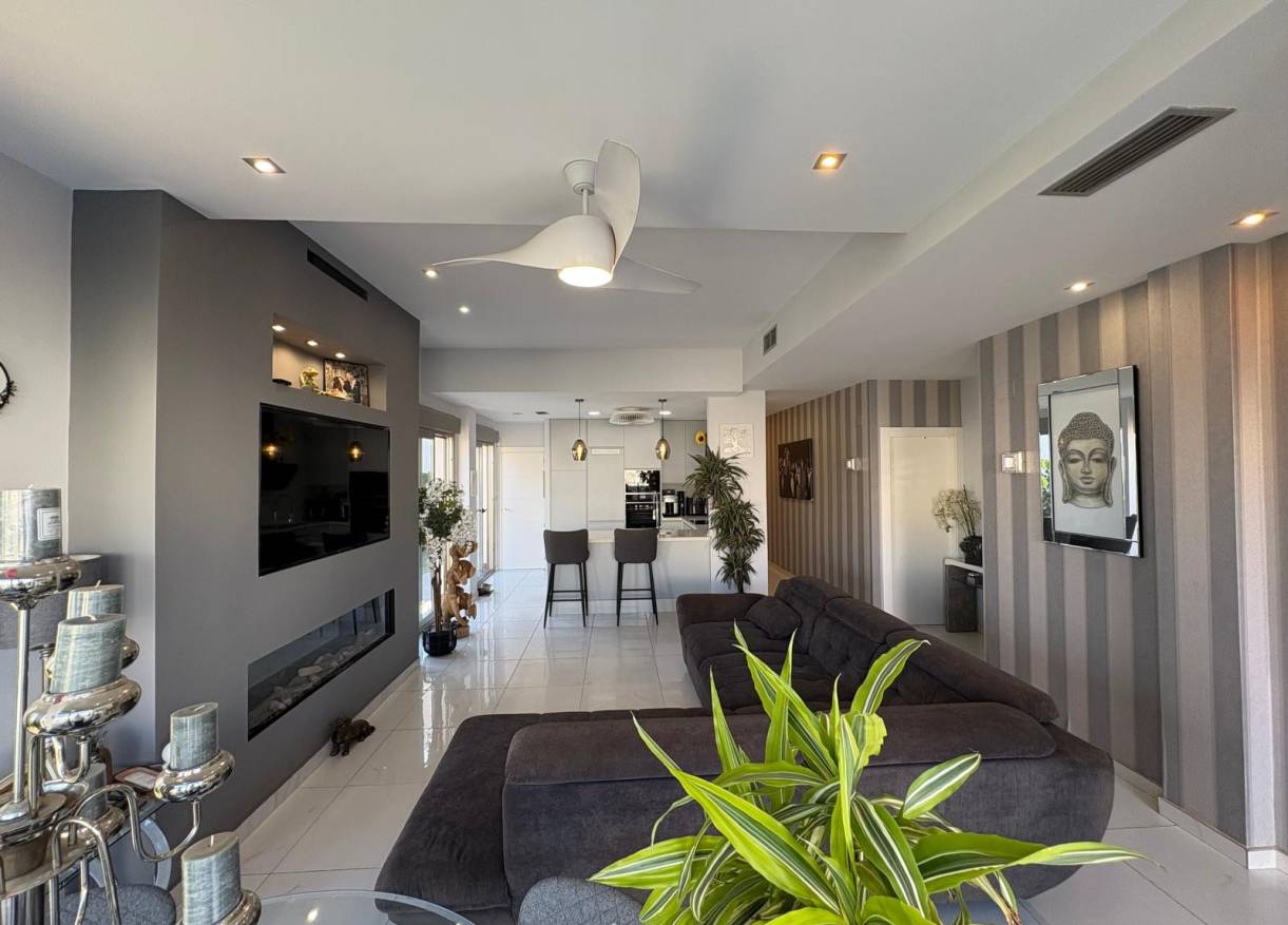 Bestaand - Villa - Orihuela Costa - Villamartin