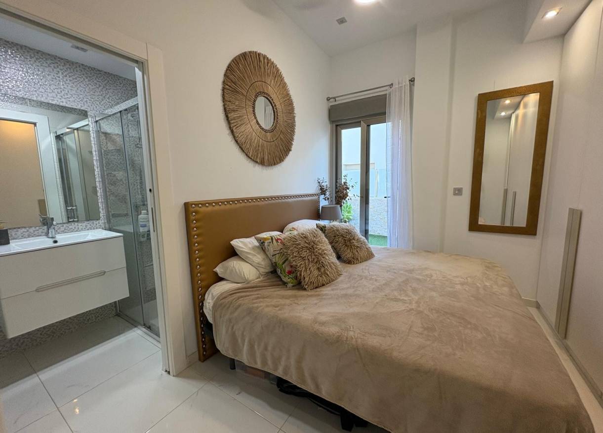 Bestaand - Villa - Orihuela Costa - Villamartin