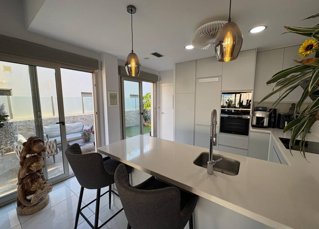 Bestaand - Villa - Orihuela Costa - Villamartin