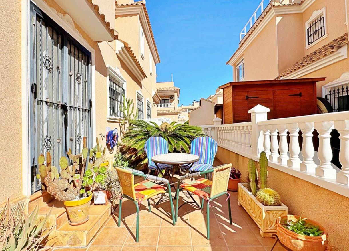 Bestaand - Townhouse / Semi-detached - Orihuela Costa - Villamartin