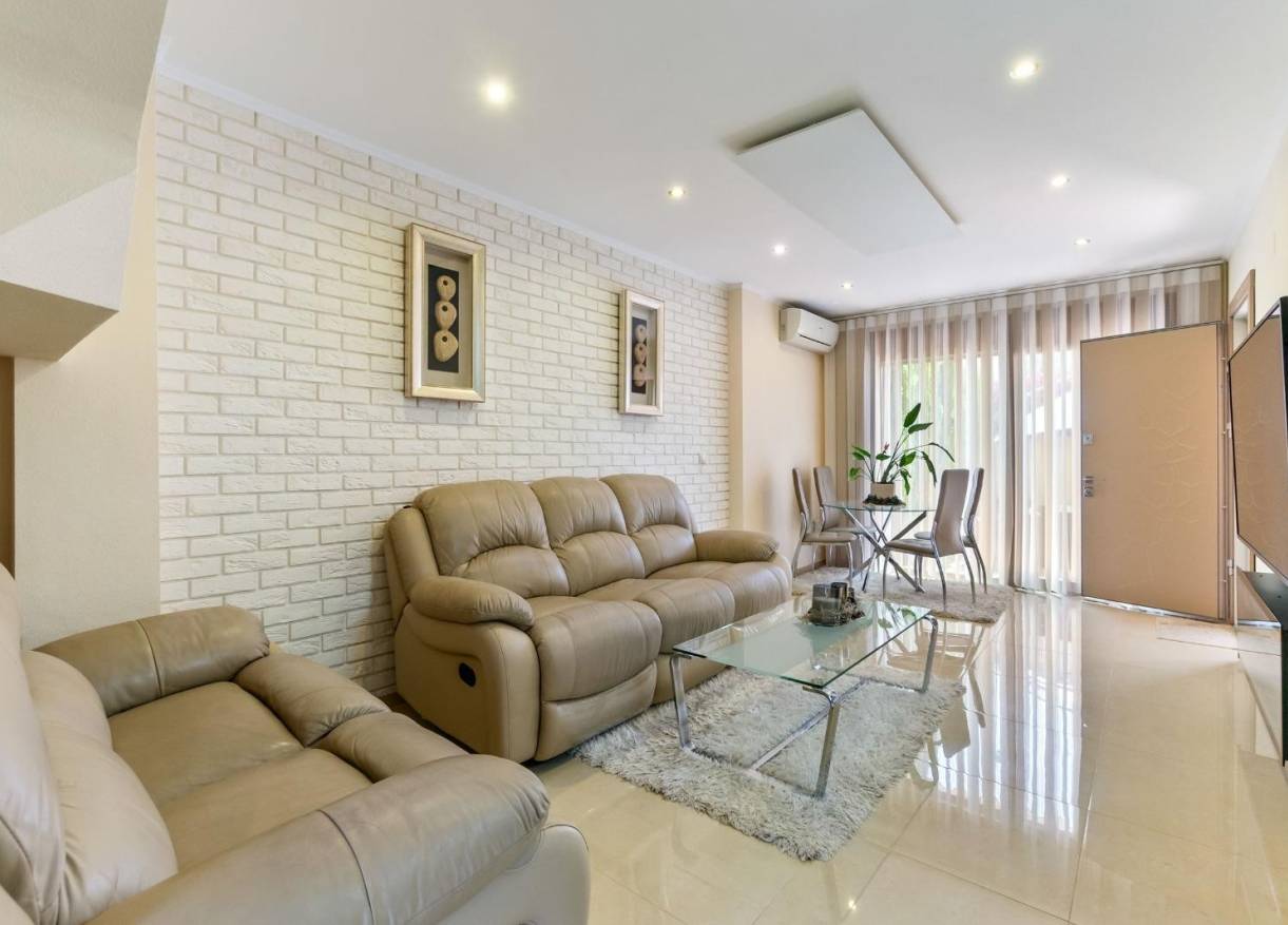 Bestaand - Townhouse / Semi-detached - Torrevieja - Aguas Nuevas