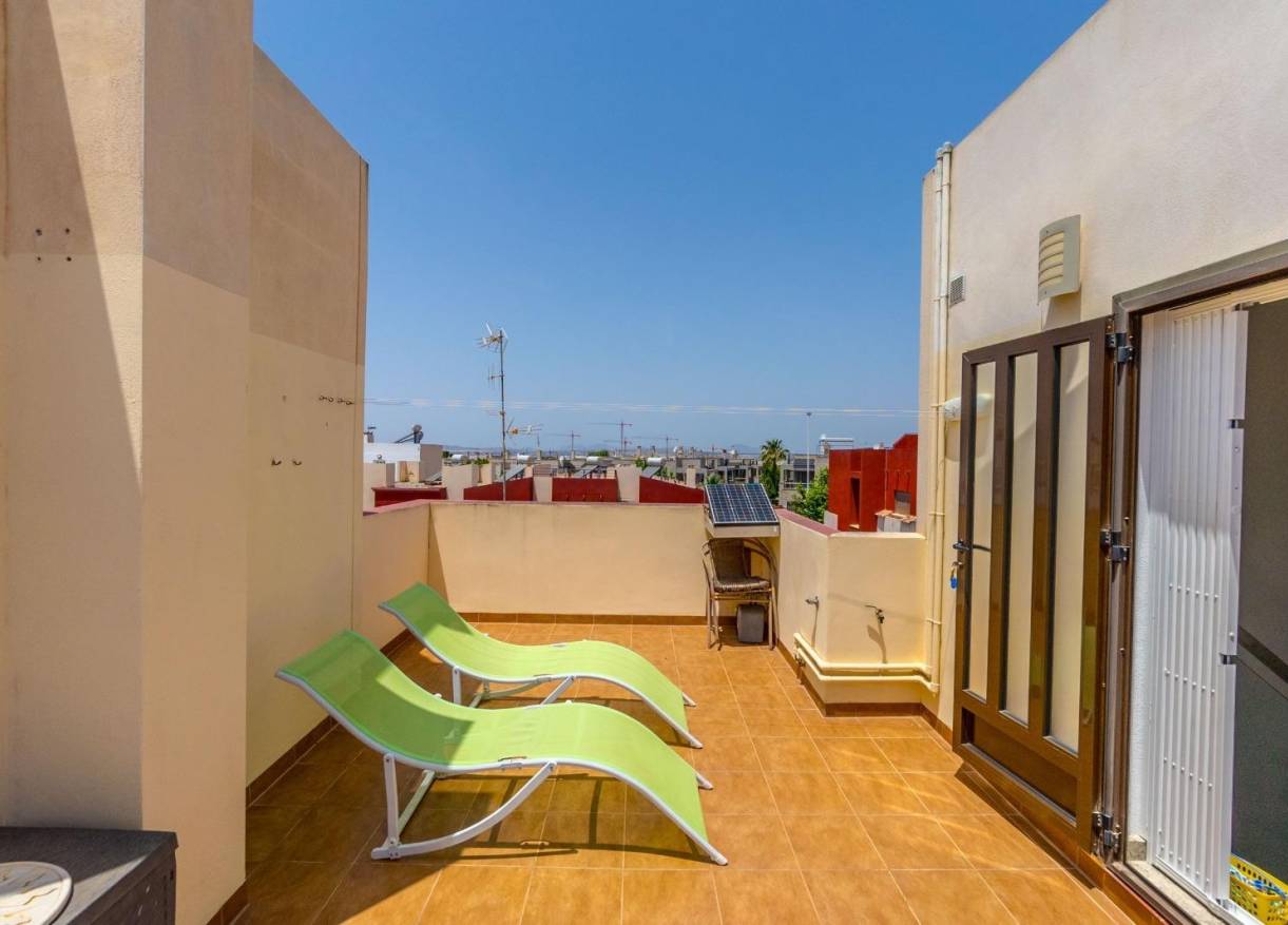 Bestaand - Townhouse / Semi-detached - Torrevieja - Aguas Nuevas