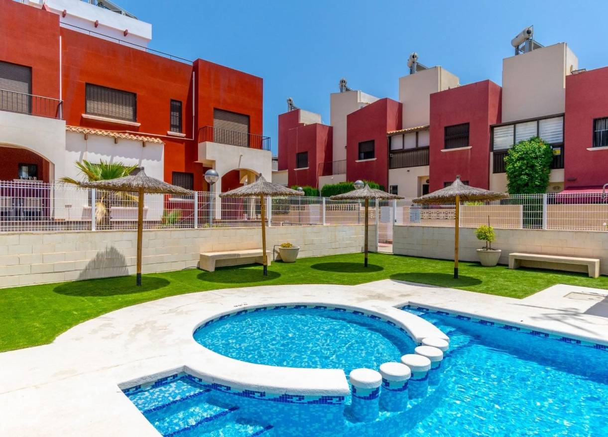 Bestaand - Townhouse / Semi-detached - Torrevieja - Aguas Nuevas
