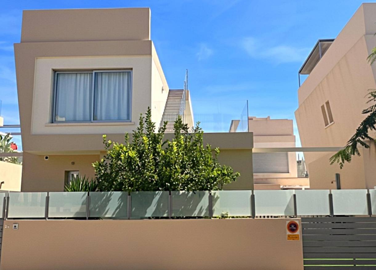 Bestaand - Villa - Pilar de la Horadada - PUEBLO LATINO