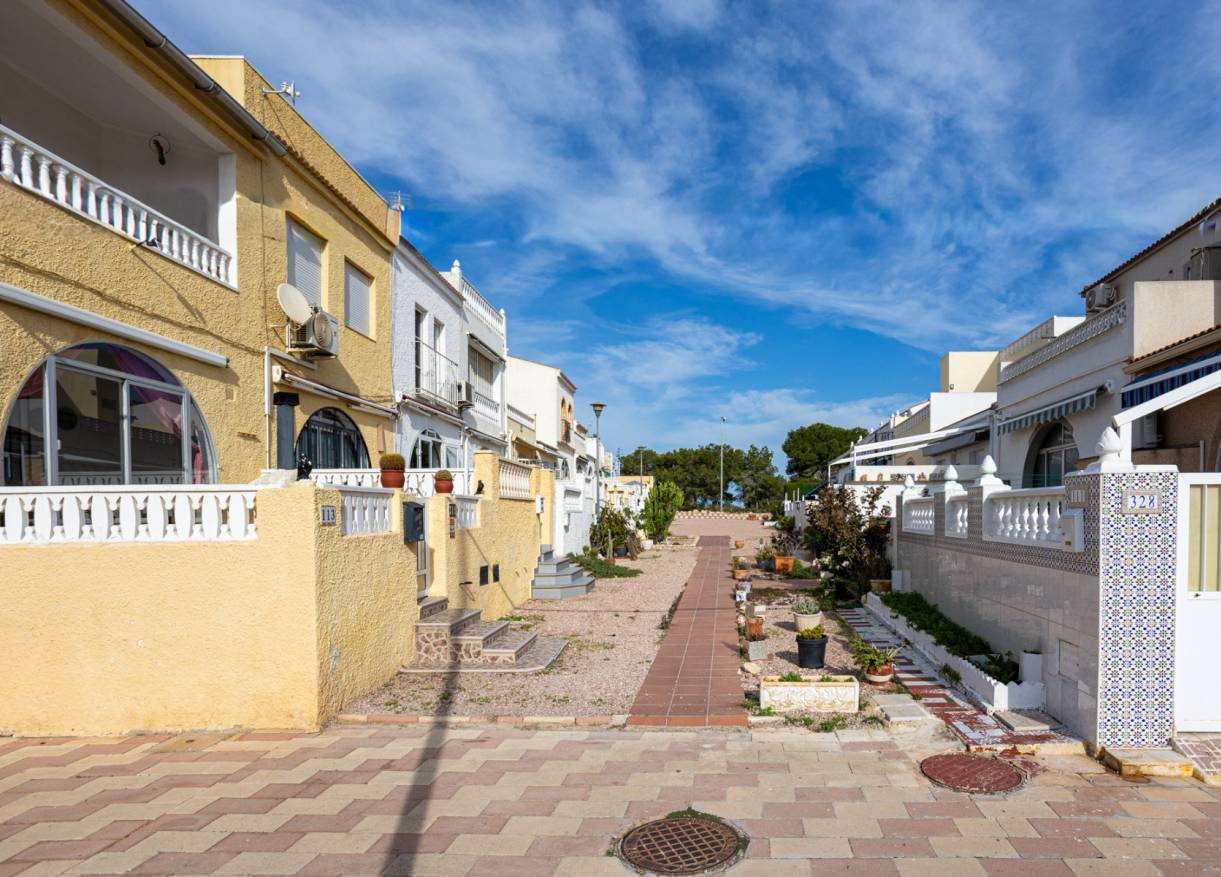 Bestaand - Townhouse / Semi-detached - Torrevieja - La Siesta