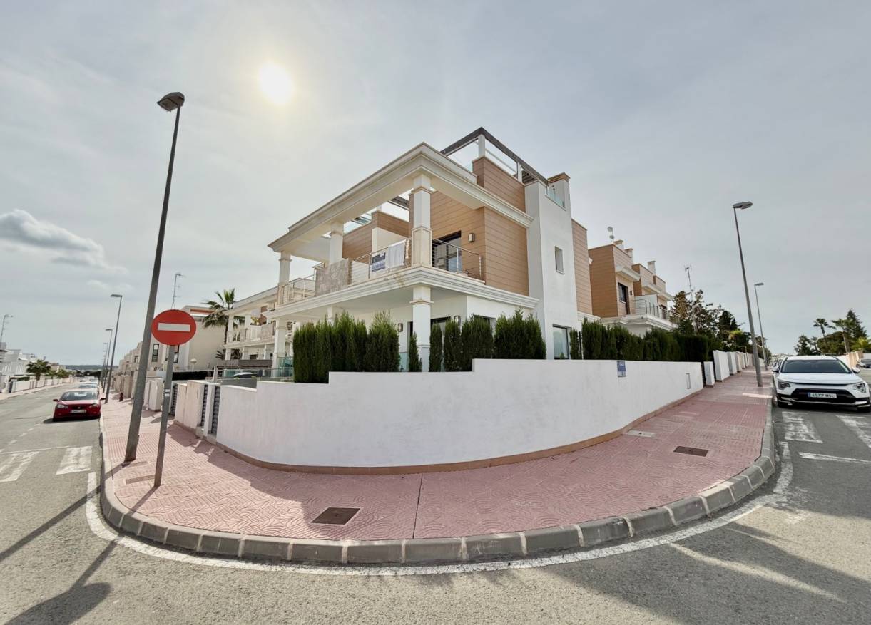 Bestaand - Townhouse / Semi-detached - Ciudad Quesada - Lo Marabu