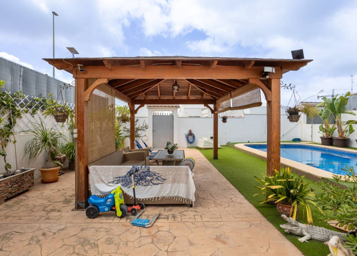 Bestaand - Villa - Los Montesinos - La Herrada